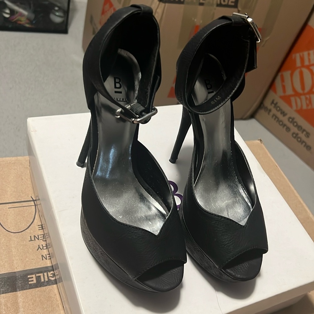 Excellent condition like New. Wore once. Women. Size 6.5 4 inch heels.